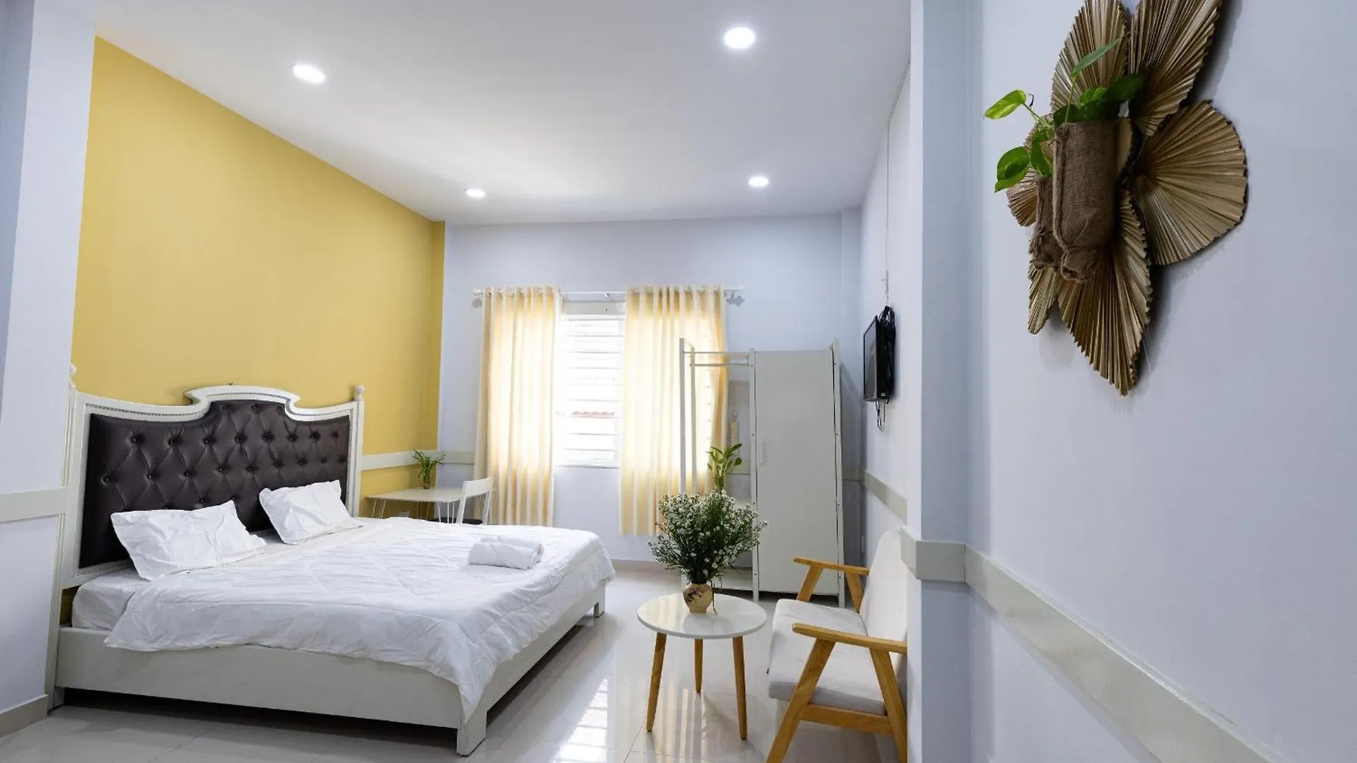 Sunny Big Window Apartments Near Airport Ho Chi Minh City
