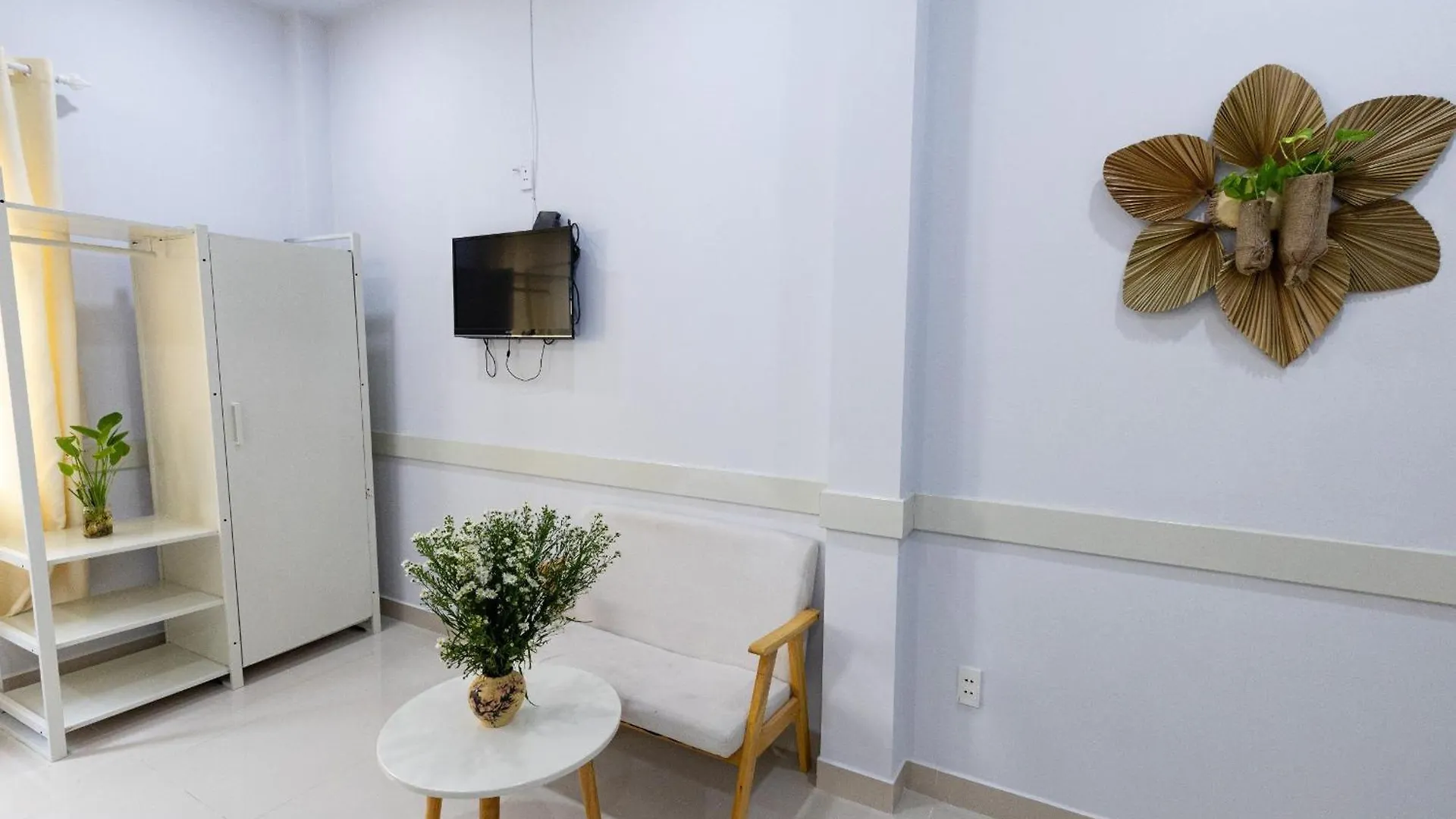 Sunny Big Window Apartments Near Airport Ho Chi Minh City