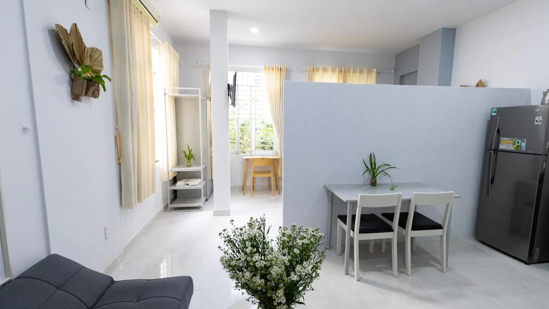 Sunny Big Window Apartments Near Airport Ho Chi Minh City