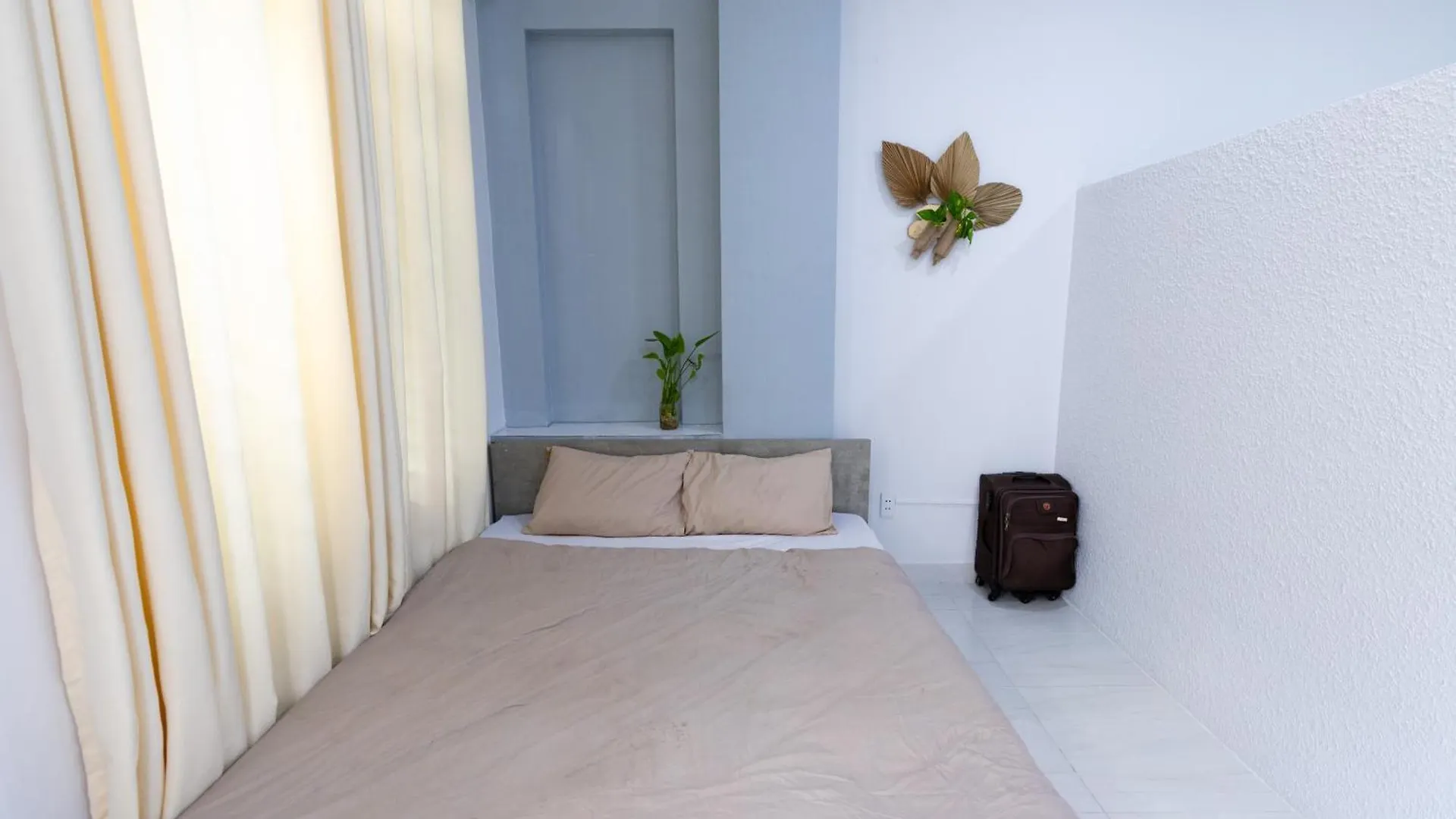 Sunny Big Window Apartments Near Airport Ho Chi Minh City