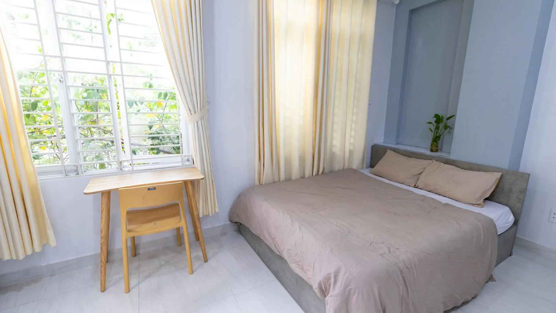 Sunny Big Window Apartments Near Airport Ho Chi Minh City