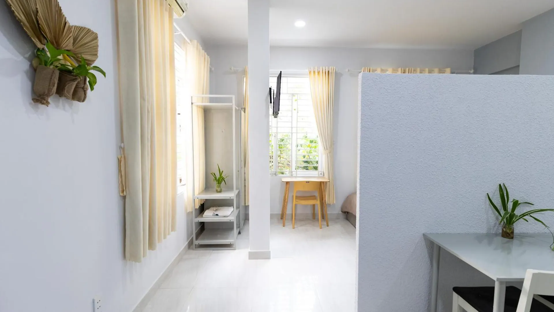 Sunny Big Window Apartments Near Airport Ho Chi Minh City