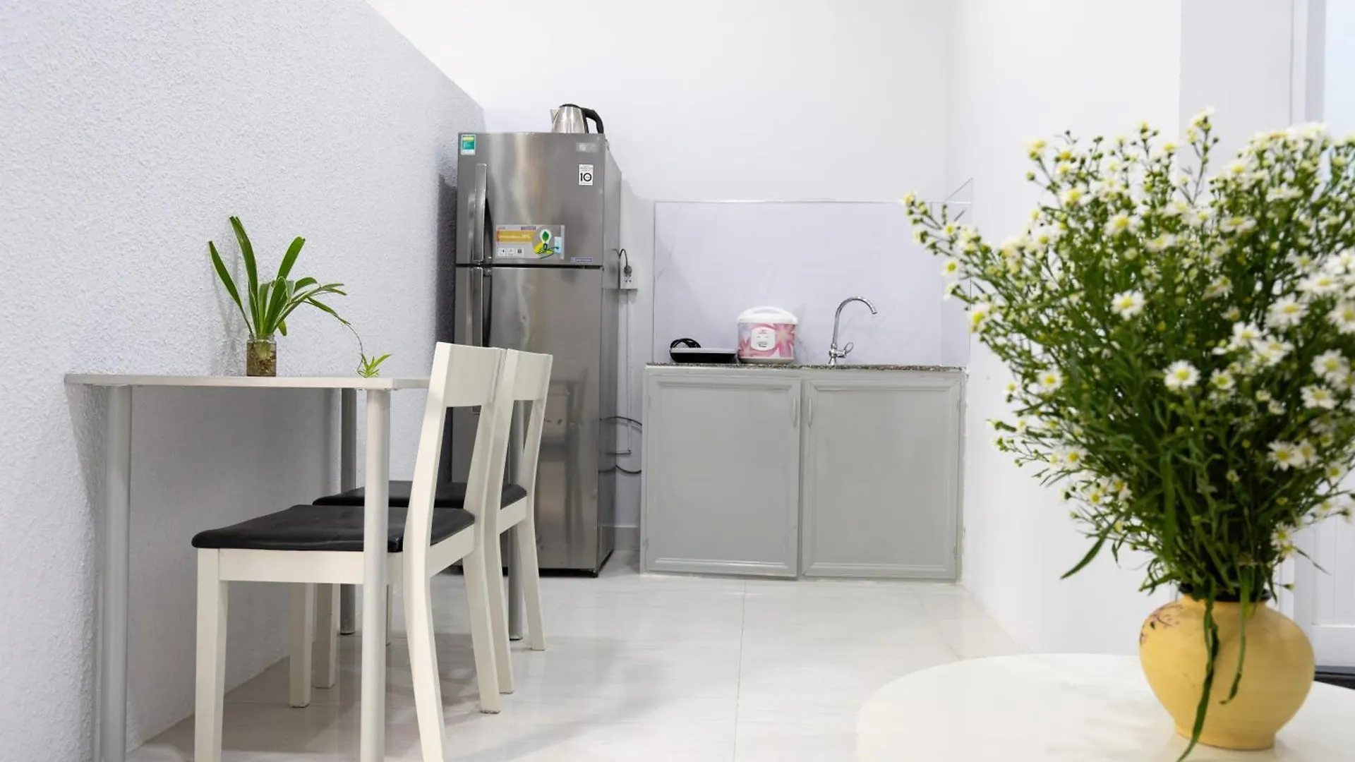 Sunny Big Window Apartments Near Airport Ho Chi Minh City