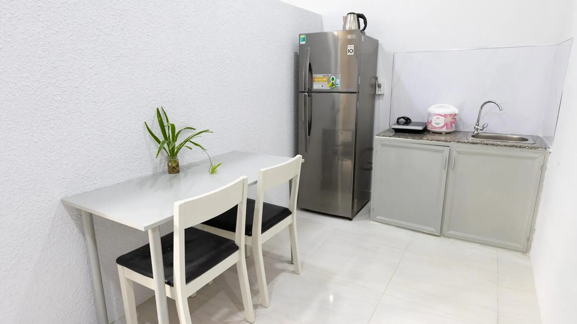 Sunny Big Window Apartments Near Airport Ho Chi Minh City