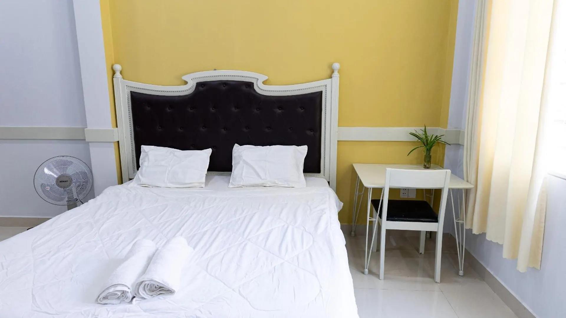 Sunny Big Window Apartments Near Airport Ho Chi Minh City