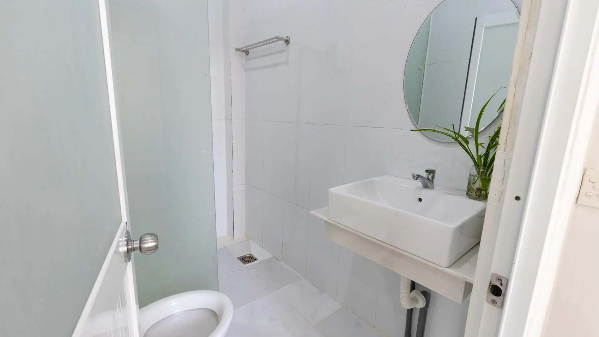 Sunny Big Window Apartments Near Airport Ho Chi Minh City