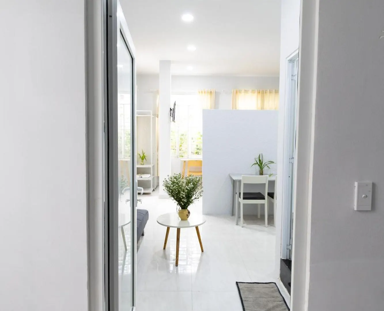 Sunny Big Window Apartments Near Airport Ho Chi Minh City