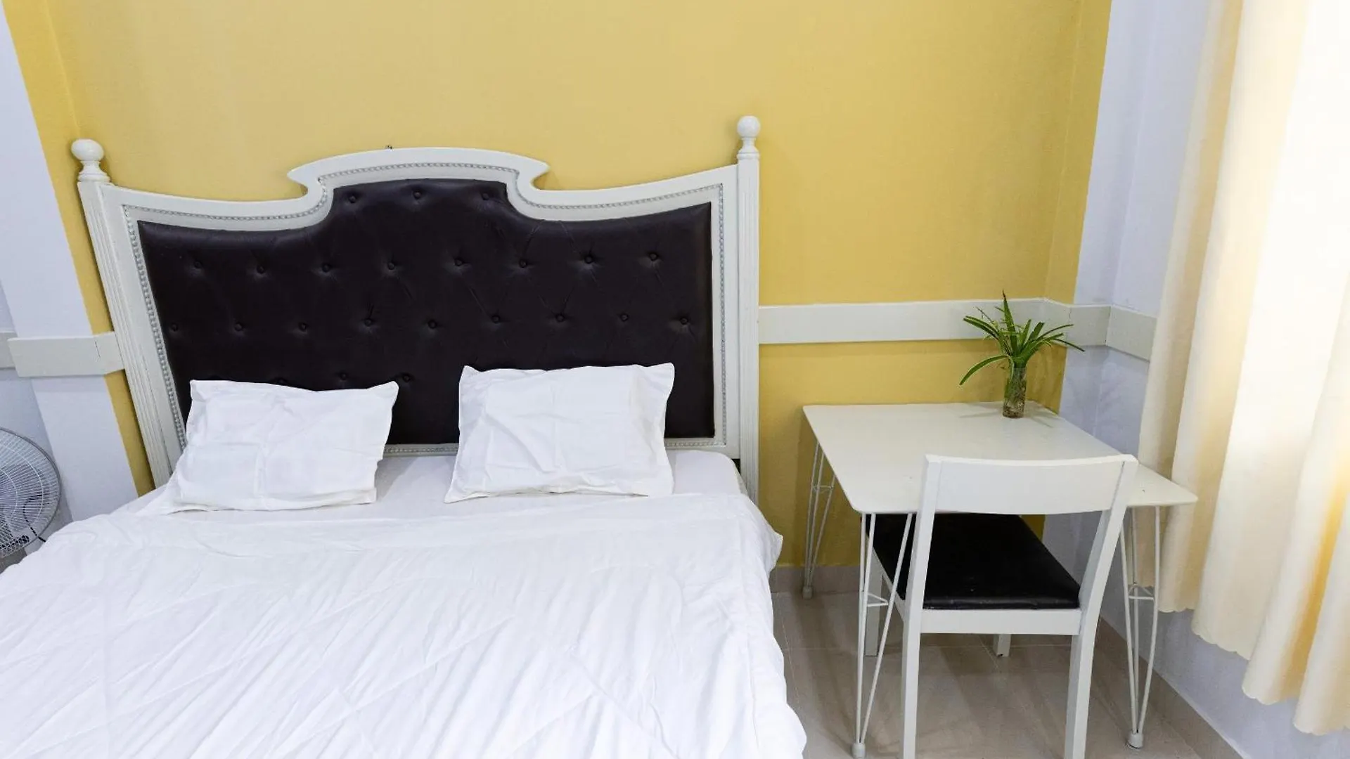 Sunny Big Window Apartments Near Airport Ho Chi Minh City