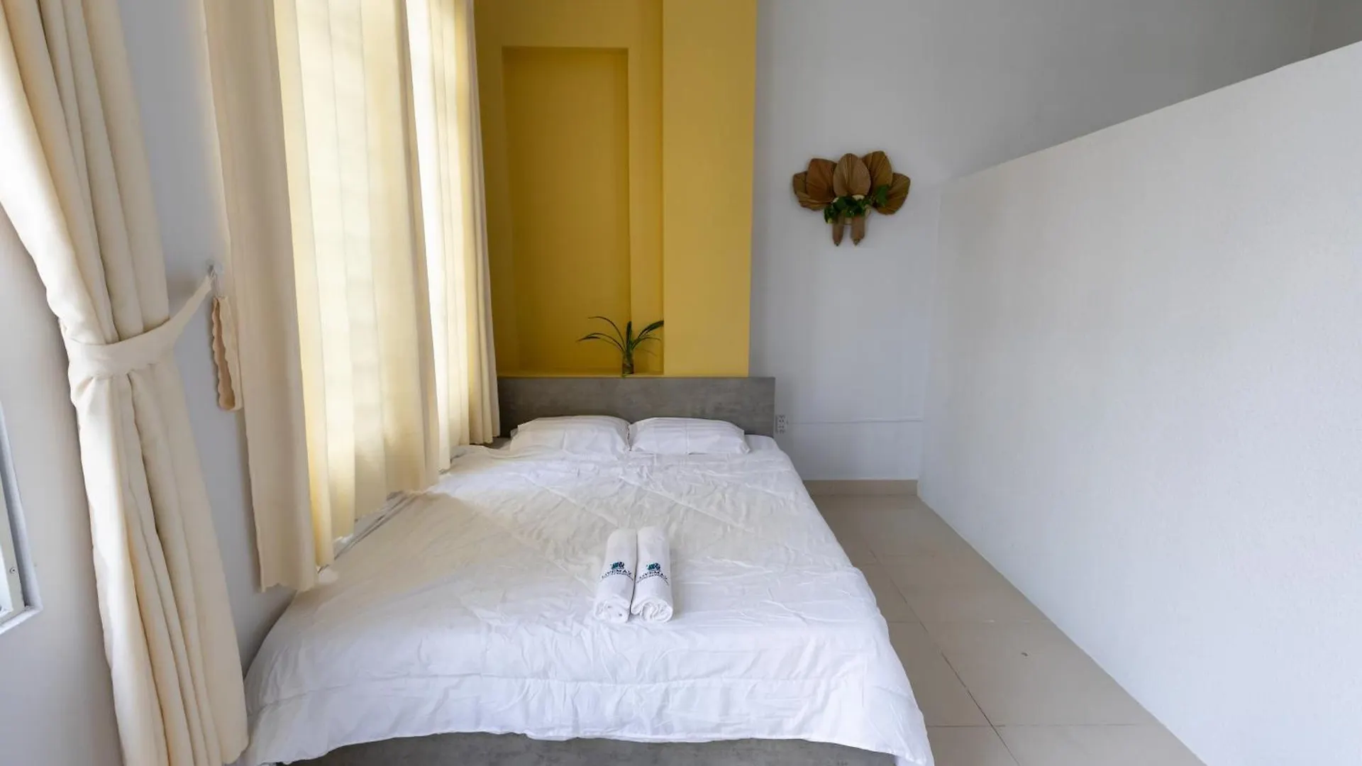 Sunny Big Window Apartments Near Airport Ho Chi Minh City