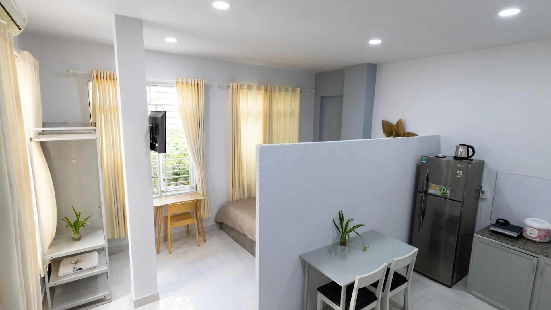 Sunny Big Window Apartments Near Airport Ho Chi Minh City 0*,  Vietnam
