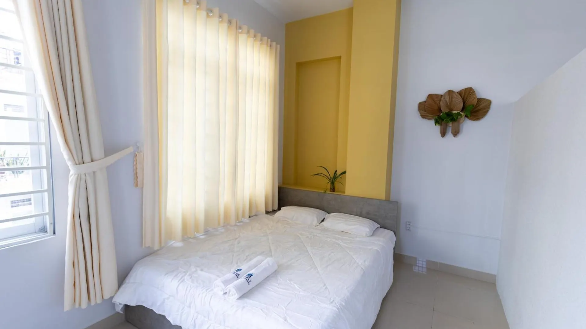 Sunny Big Window Apartments Near Airport Ho Chi Minh City 0*,  Vietnam