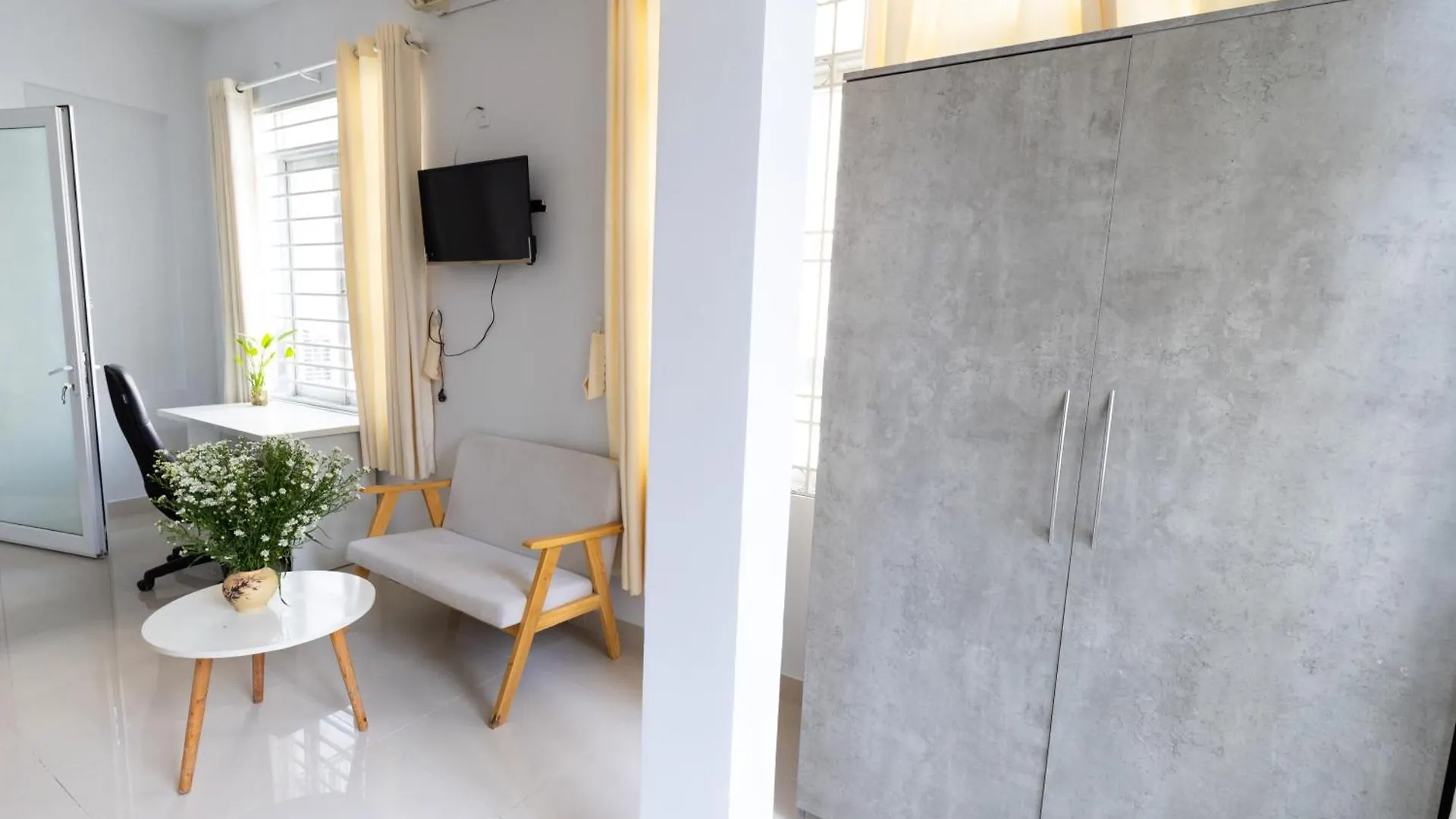 Sunny Big Window Apartments Near Airport Ho Chi Minh City