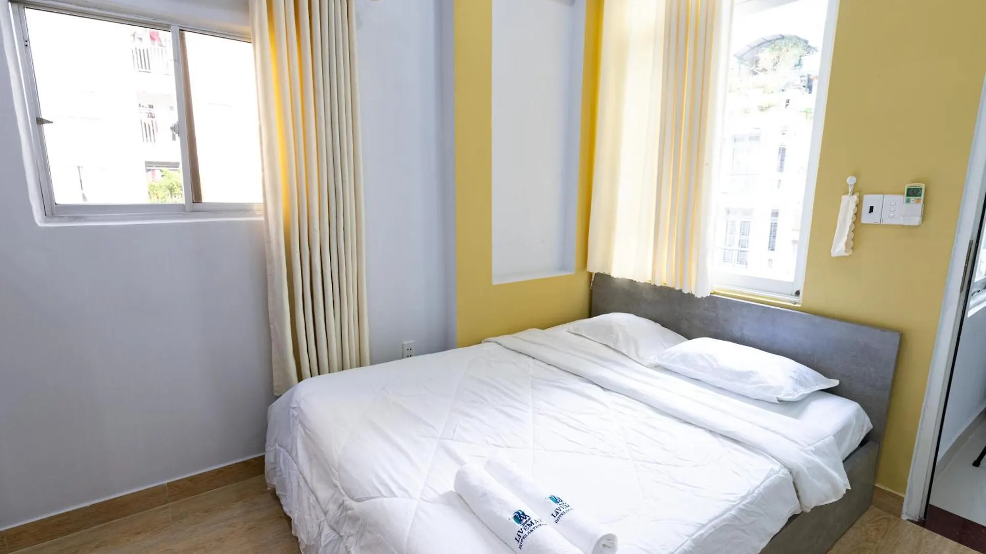 Sunny Big Window Apartments Near Airport Ho Chi Minh City