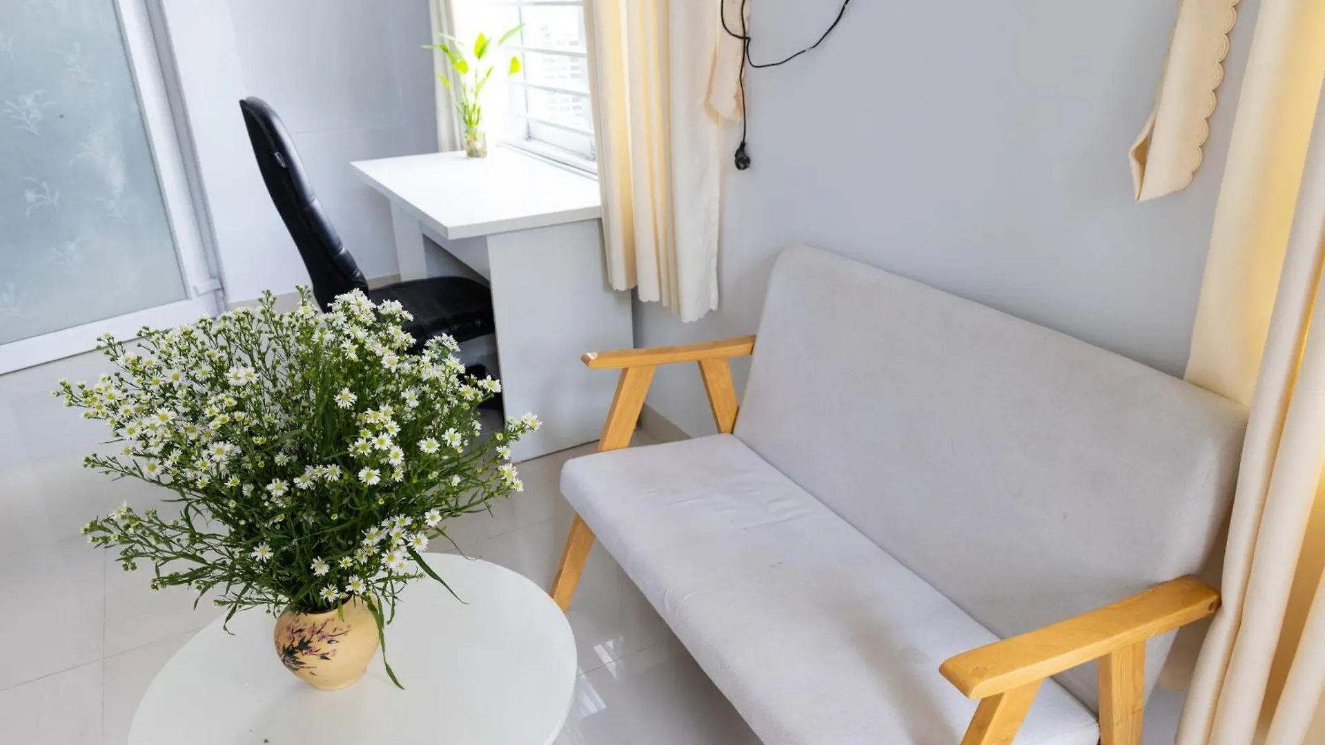 Sunny Big Window Apartments Near Airport Ho Chi Minh City