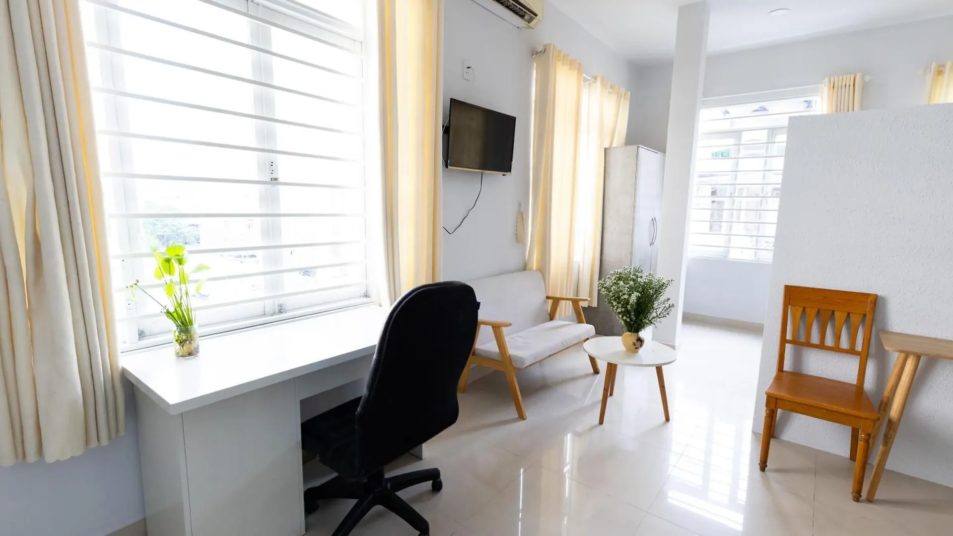 Sunny Big Window Apartments Near Airport Ho Chi Minh City
