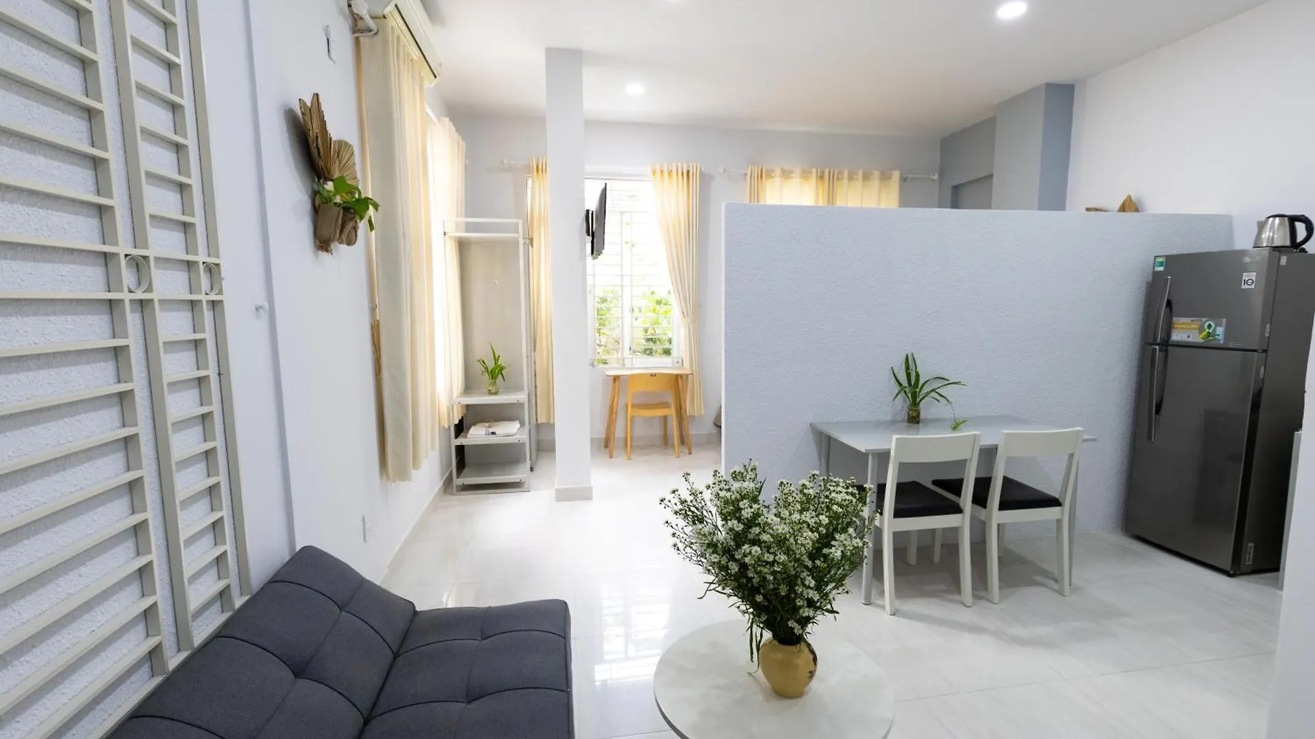 Sunny Big Window Apartments Near Airport Ho Chi Minh City