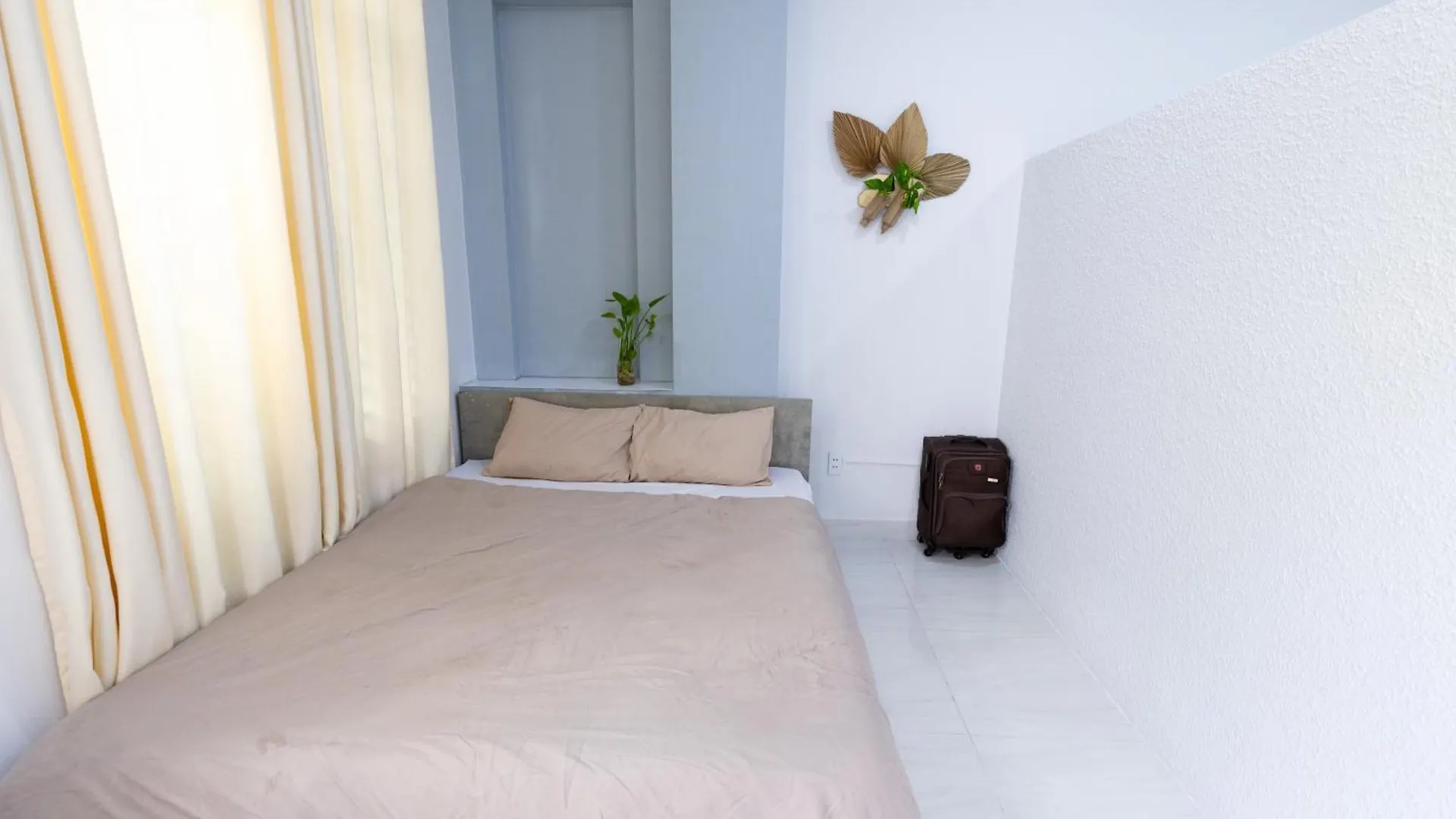 Sunny Big Window Apartments Near Airport Ho Chi Minh City