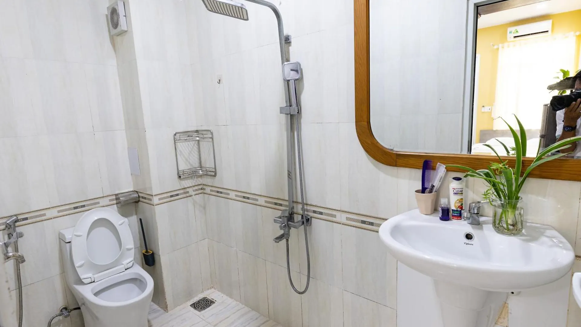 Sunny Big Window Apartments Near Airport Ho Chi Minh City